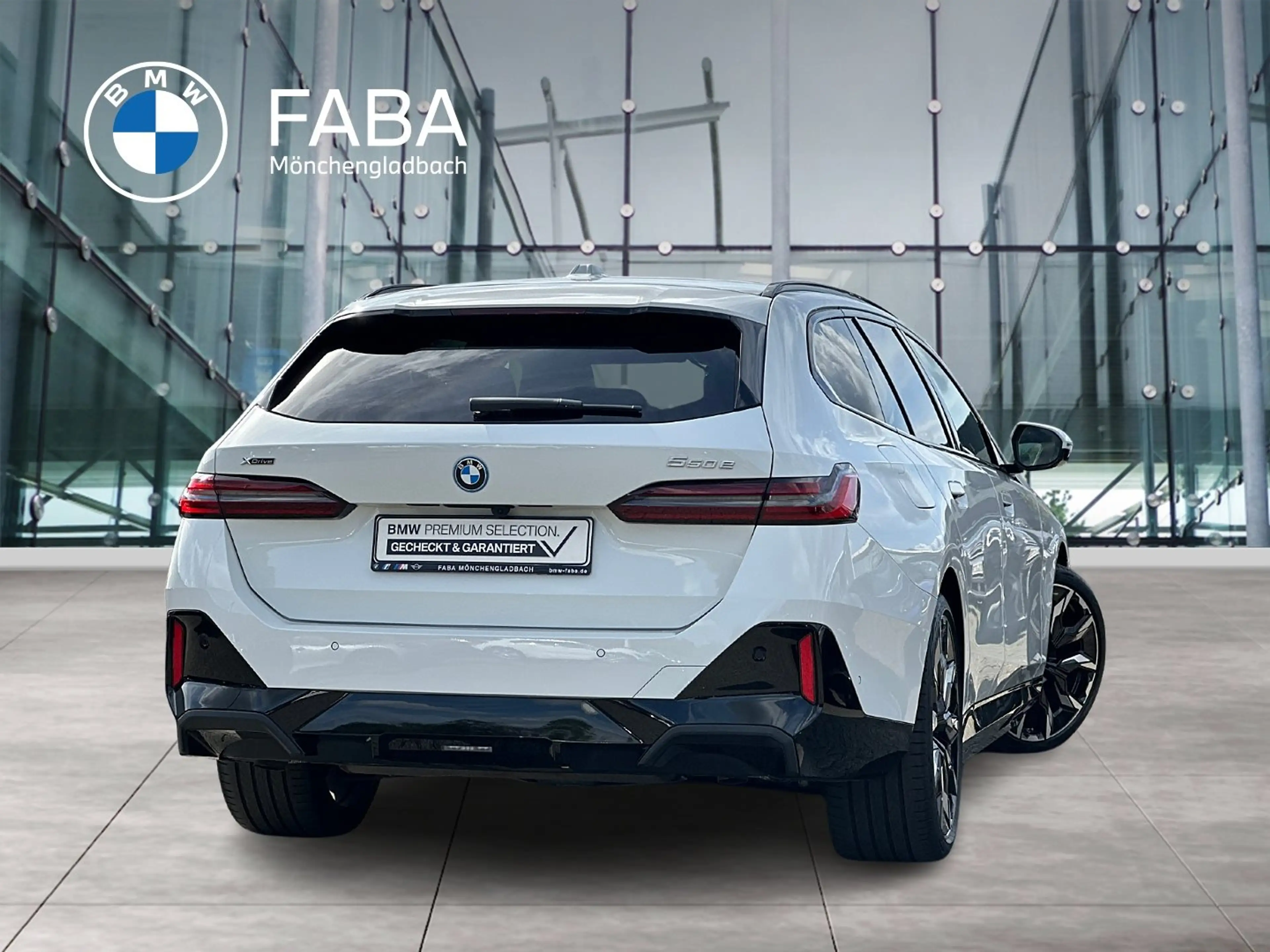BMW 550 e xDrive Touring — photo 2