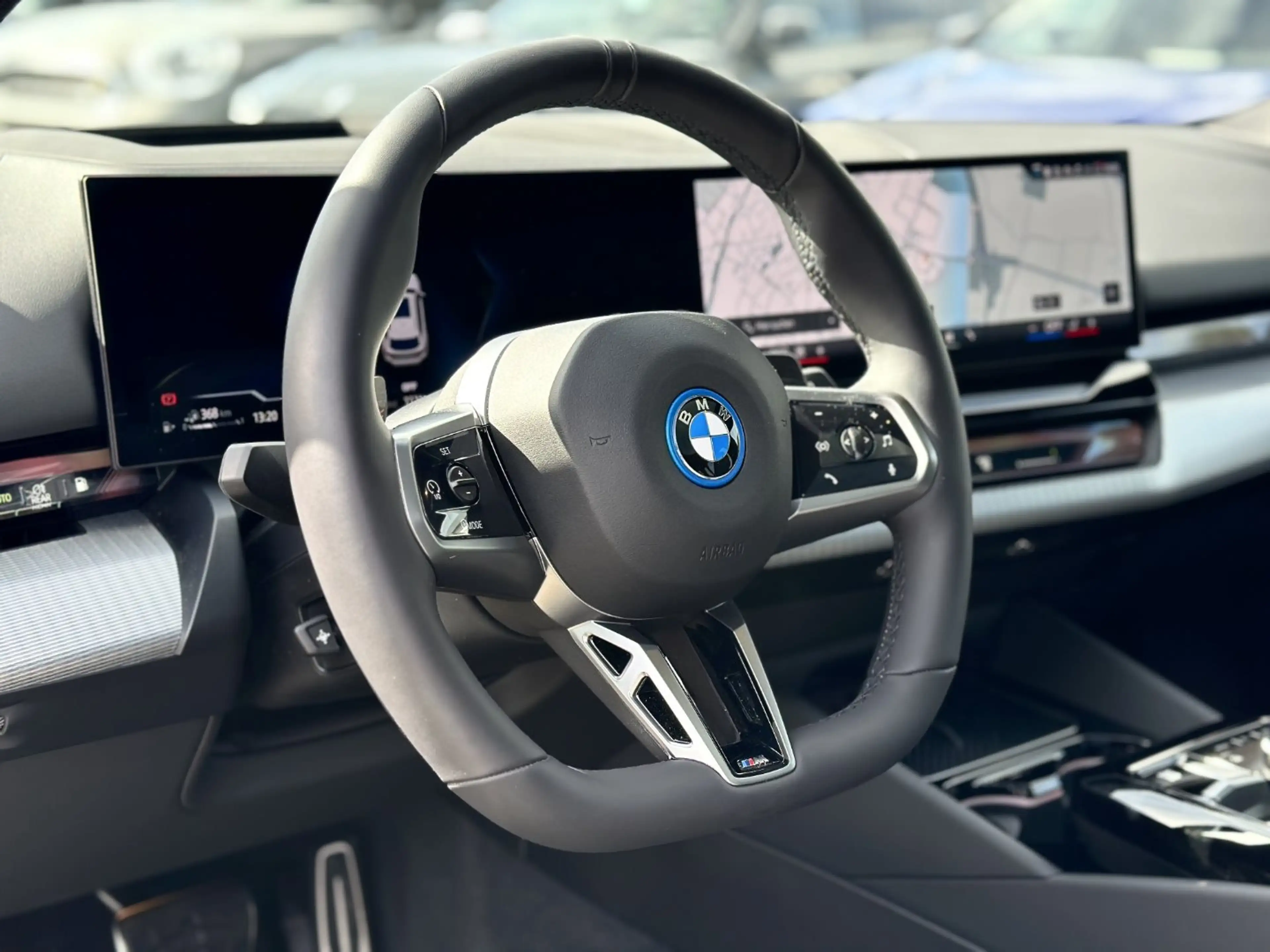BMW 550 e xDrive Touring — photo 11