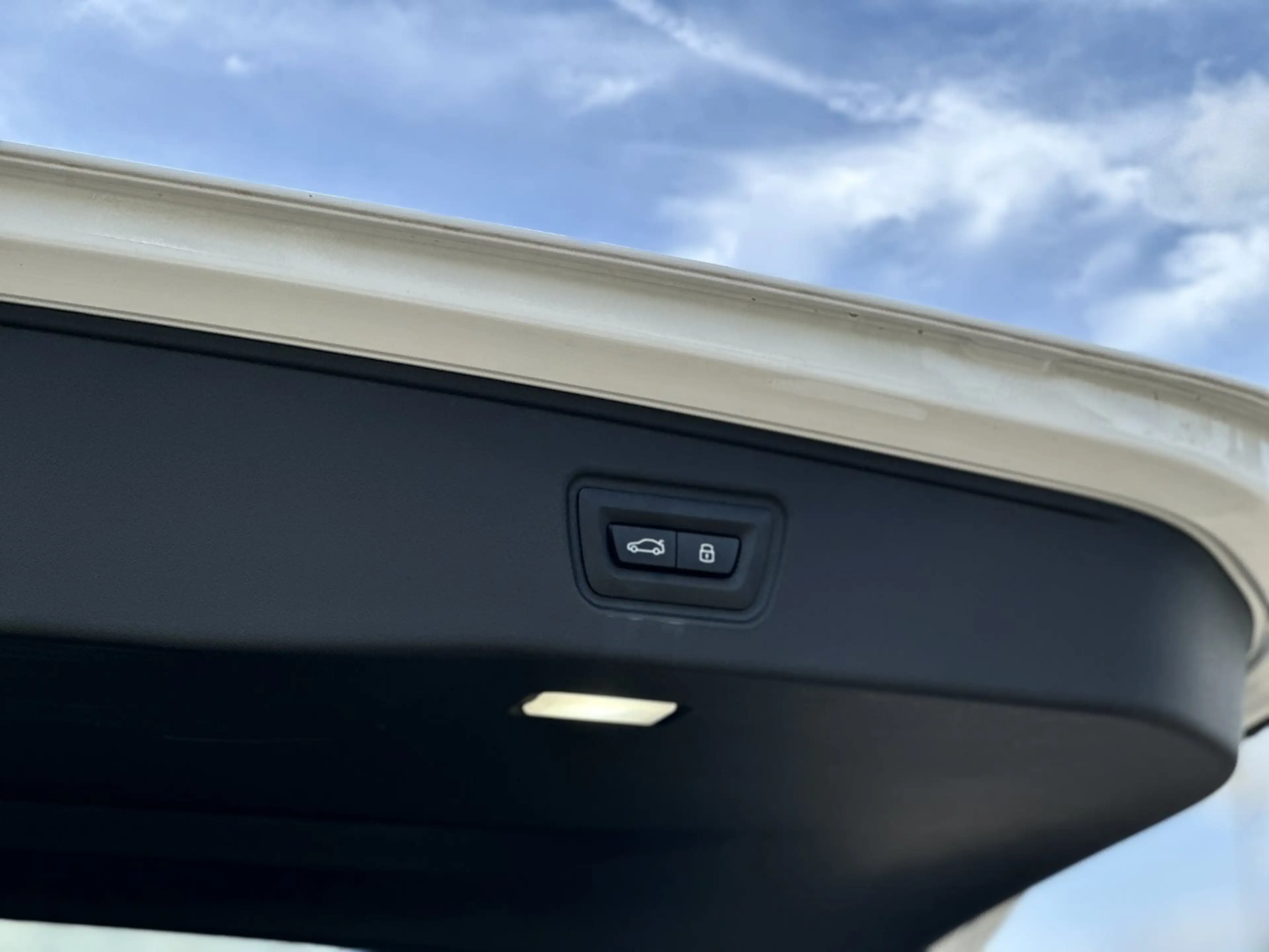 BMW 550 e xDrive Touring — photo 8