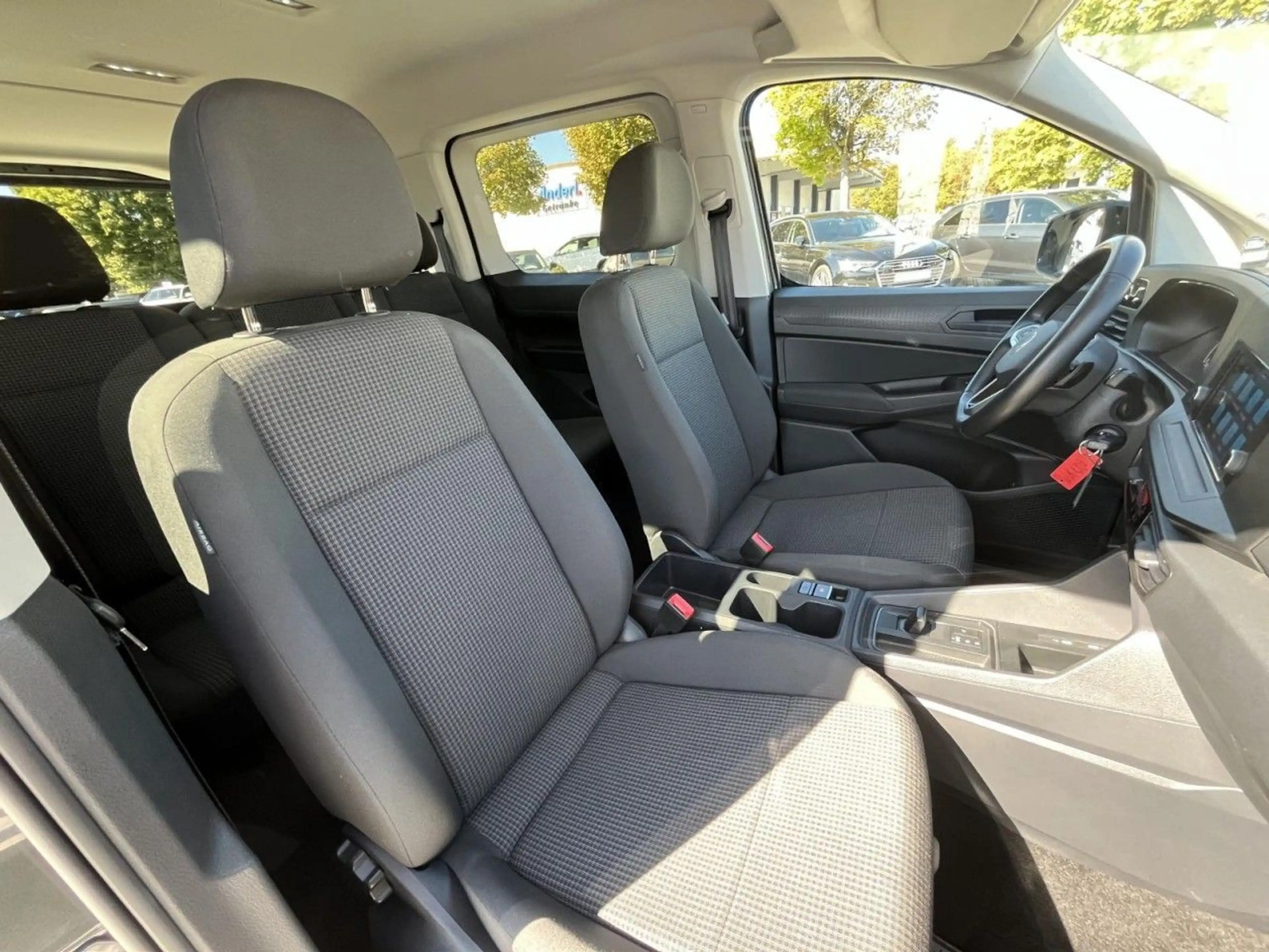 Volkswagen Caddy Life 2.0 TDI DSG (R-Kamera+FrontAssis — photo 13