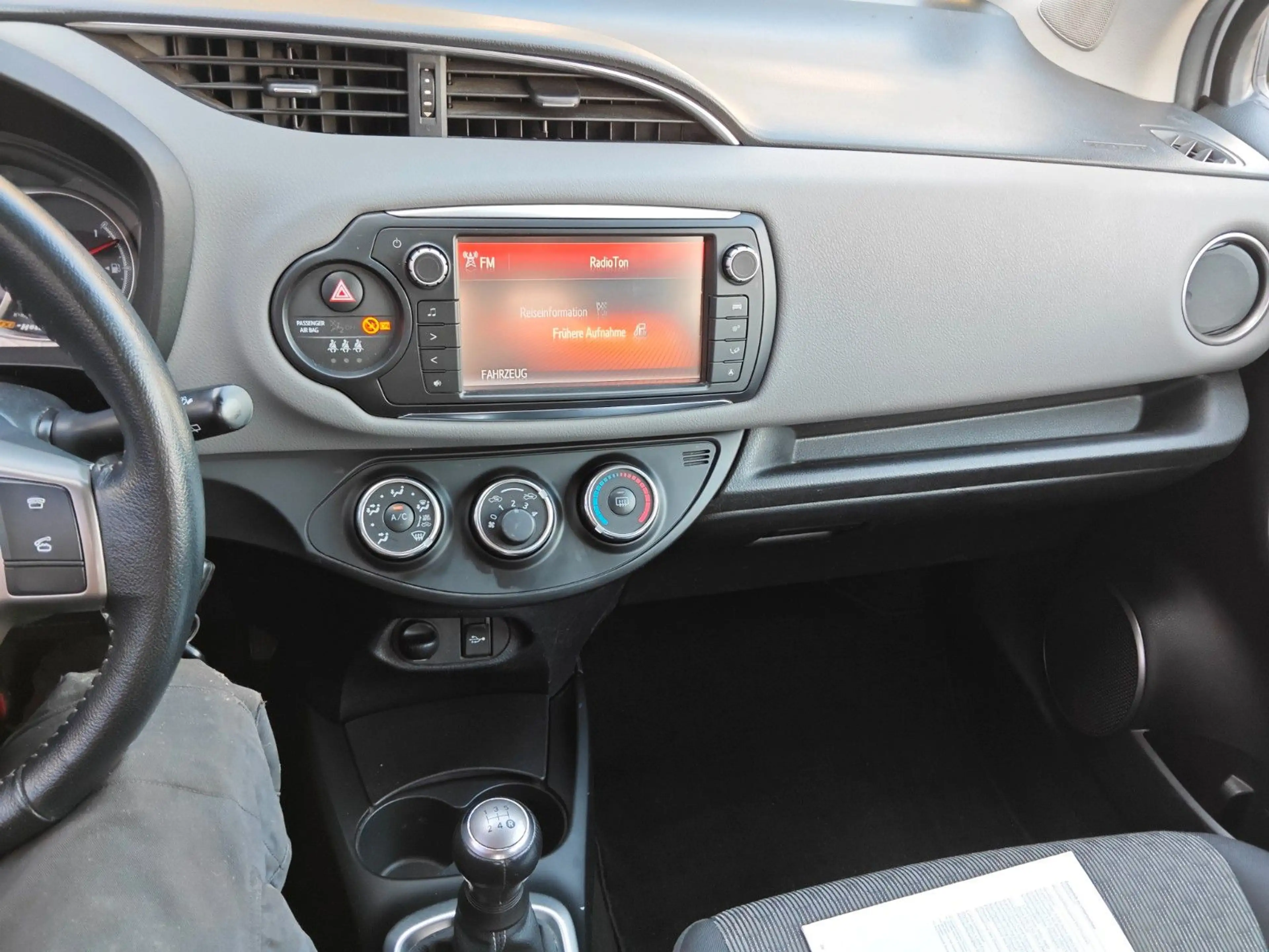 Toyota Yaris Comfort 5türig — photo 8