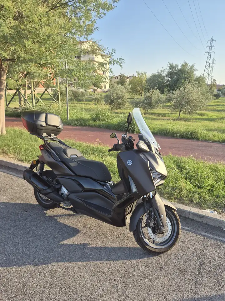Yamaha X-Max 300