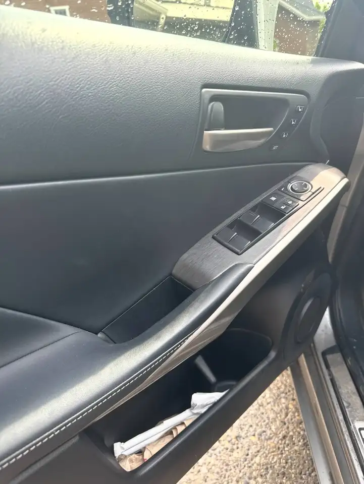 Lexus IS снимка Lexus IS