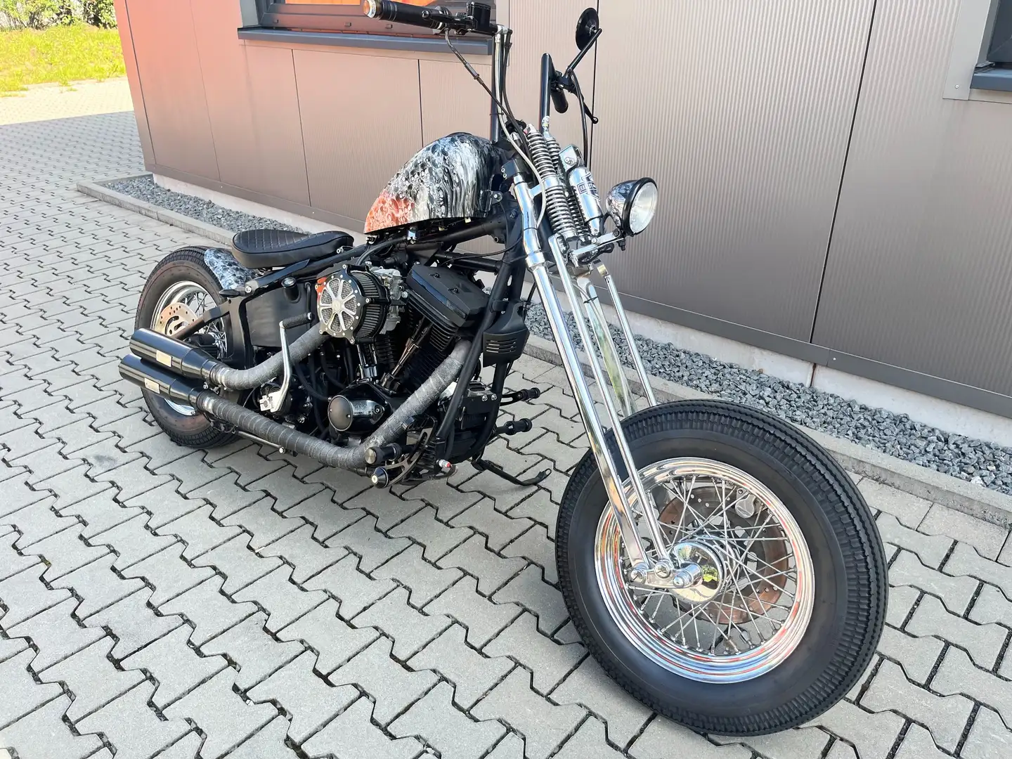 Harley-Davidson Softail FXST Evo Bobber mit Springer Gabel  JEKILL & HYDE Černá - 2