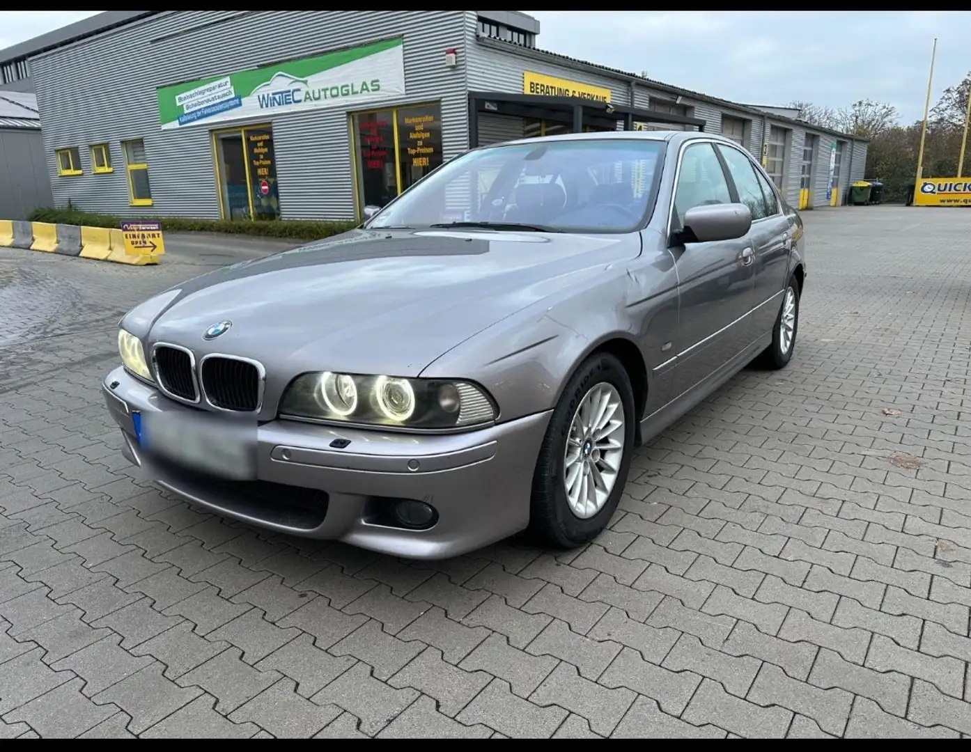 BMW 525 525i - 1