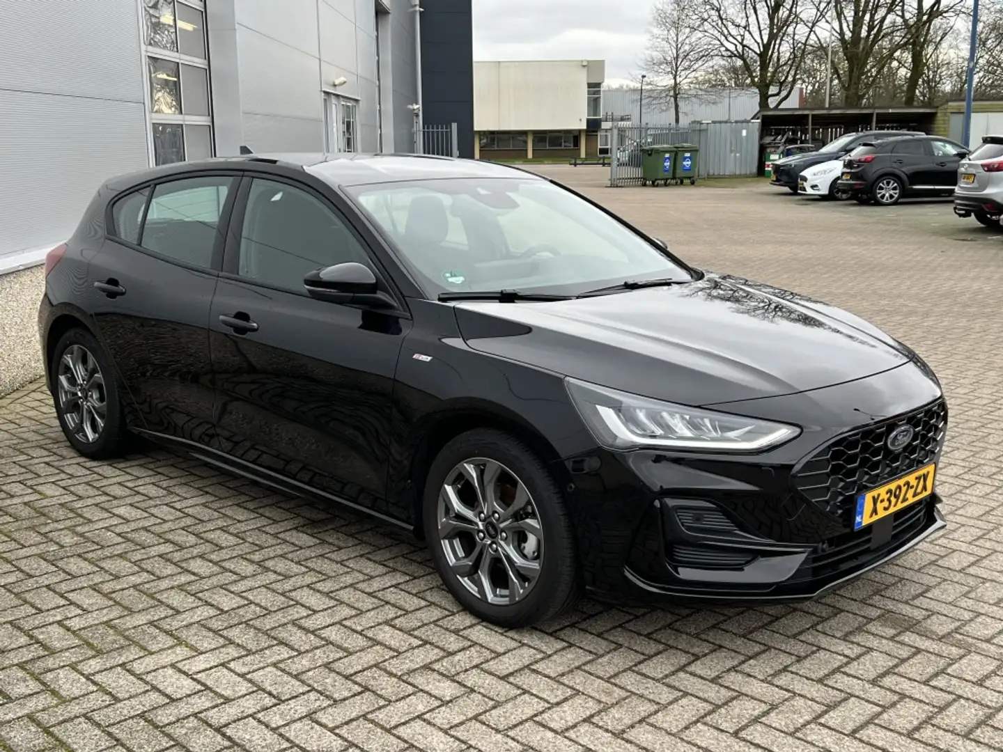 Ford Focus 1.0 EBH ST Line DRIVERPACK! WINTERPACK! PARKING PA Zwart - 2