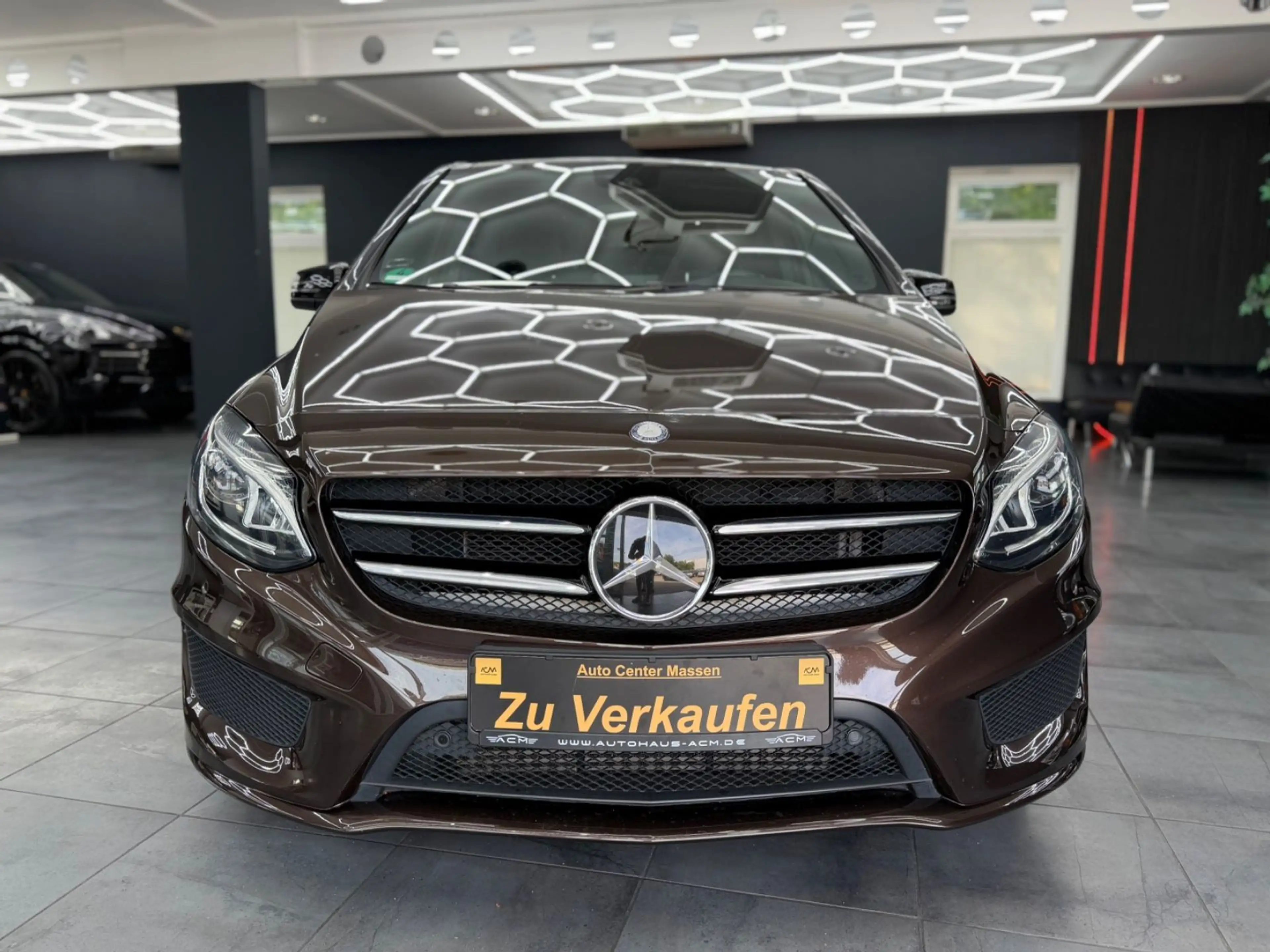 Mercedes-Benz B 220 B220 4Matic AMG Night-Paket *Pano*Kamera*HK*AHKD — photo 10