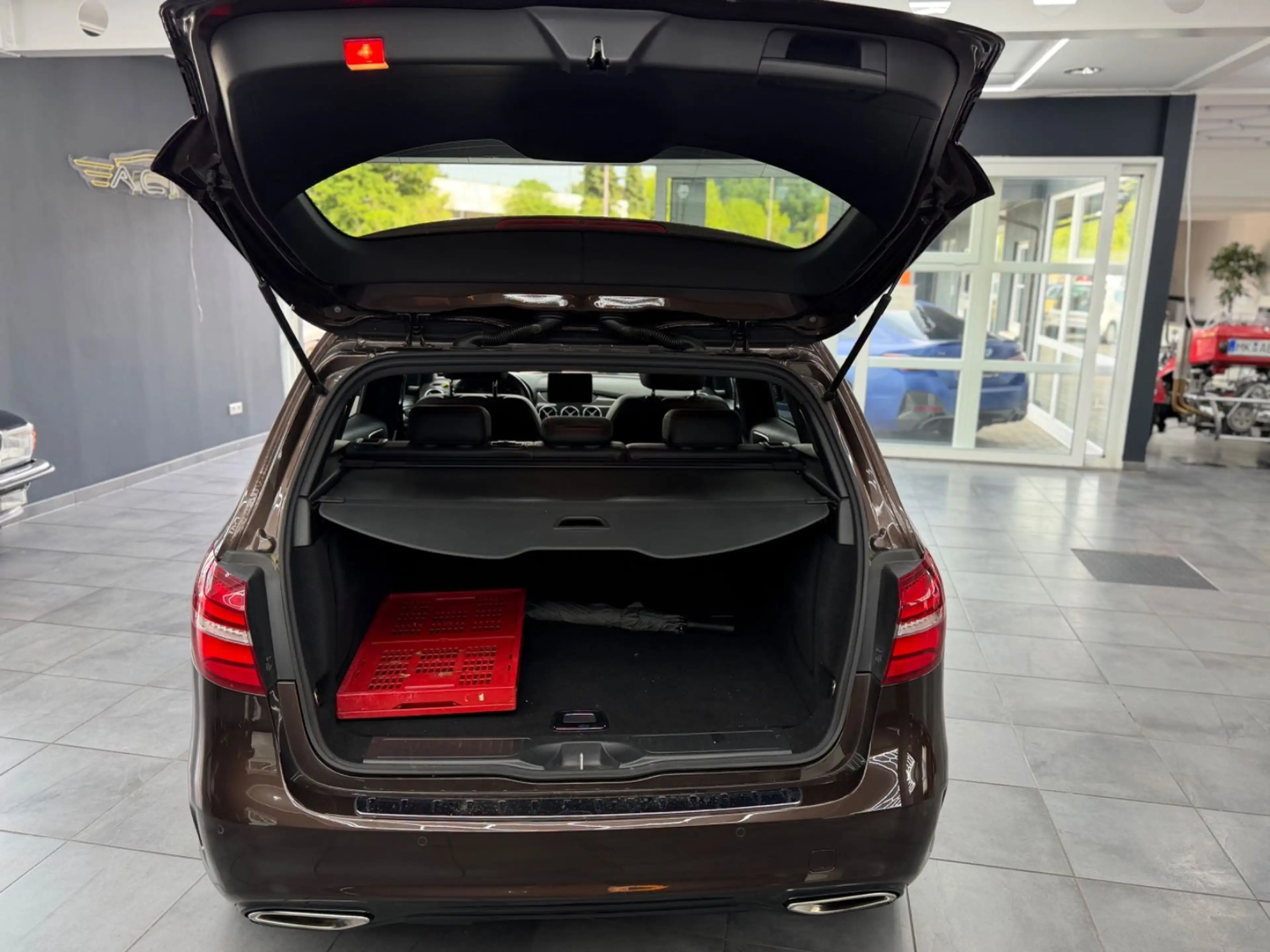 Mercedes-Benz B 220 B220 4Matic AMG Night-Paket *Pano*Kamera*HK*AHKD — photo 5