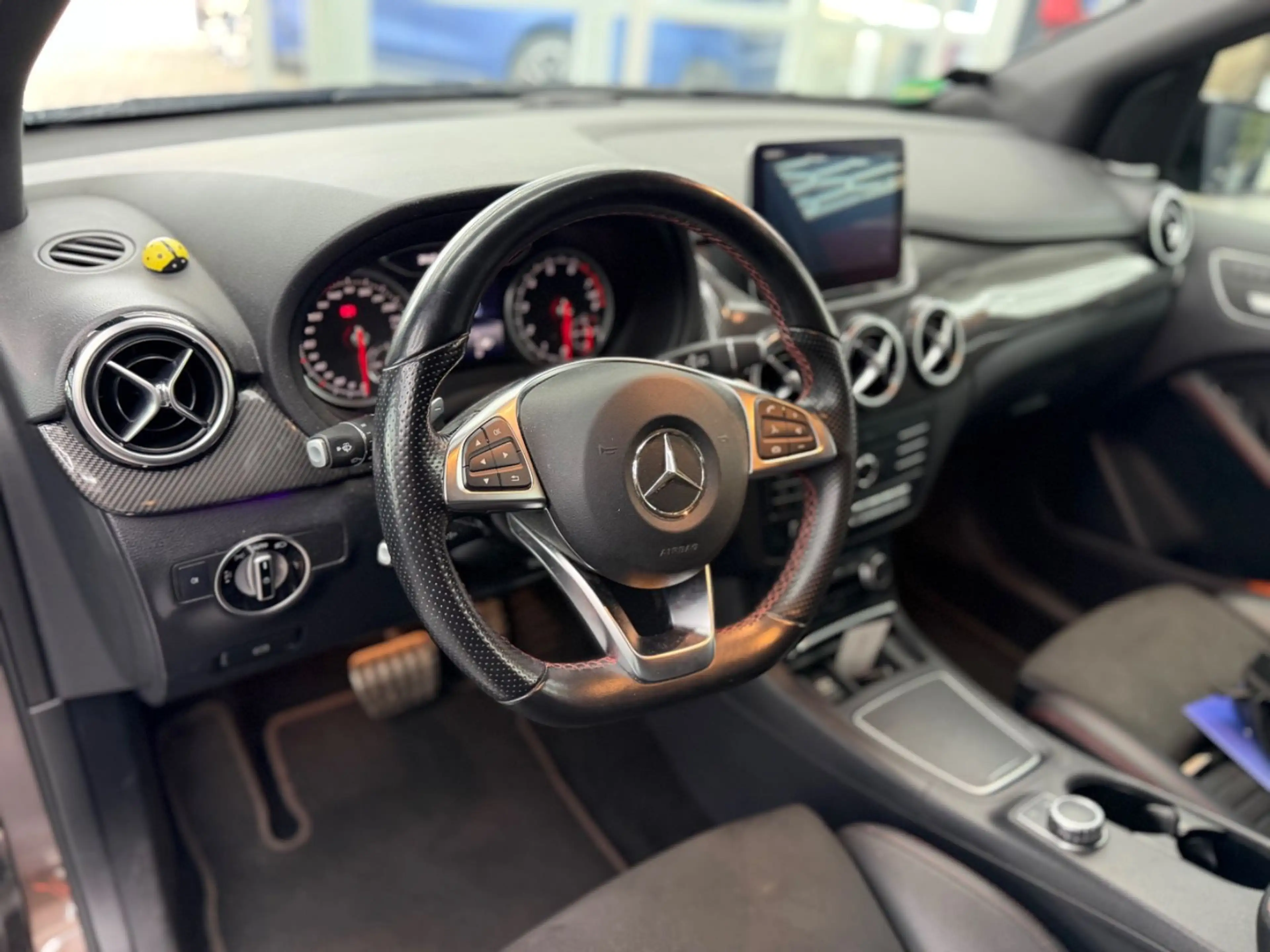 Mercedes-Benz B 220 B220 4Matic AMG Night-Paket *Pano*Kamera*HK*AHKD — photo 12