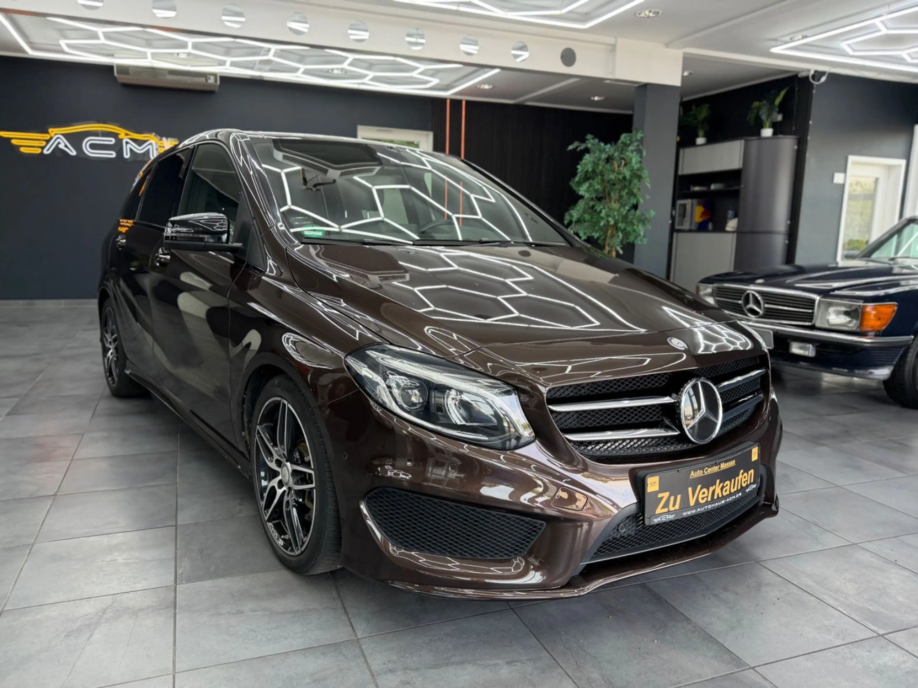 Mercedes-Benz B 220 B220 4Matic AMG Night-Paket *Pano*Kamera*HK*AHKD — photo 9