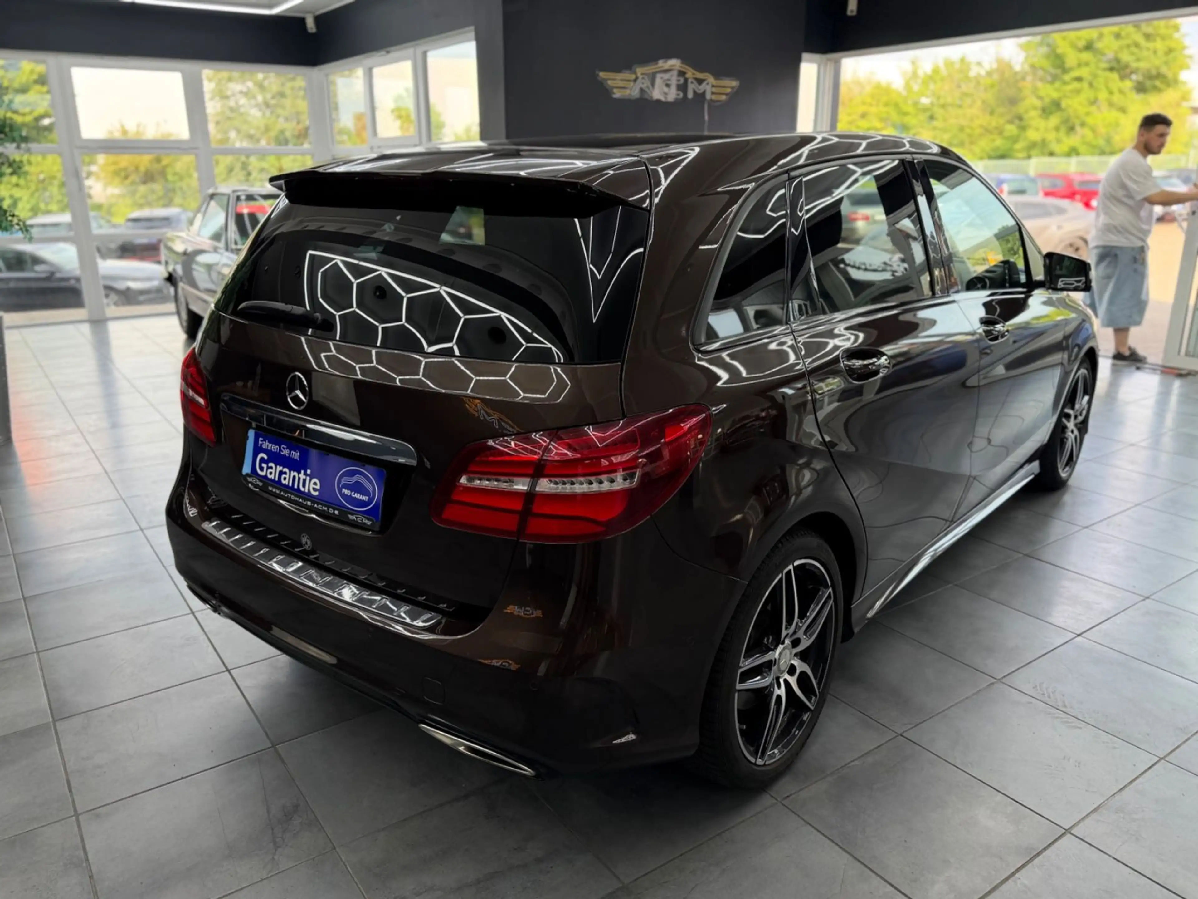 Mercedes-Benz B 220 B220 4Matic AMG Night-Paket *Pano*Kamera*HK*AHKD — photo 7