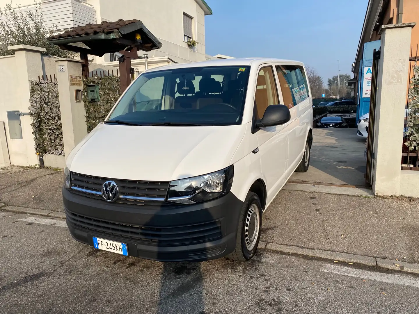 Volkswagen T6.1 Caravelle 2.0*9 POSTI*AUTOMATICA* Wit - 2