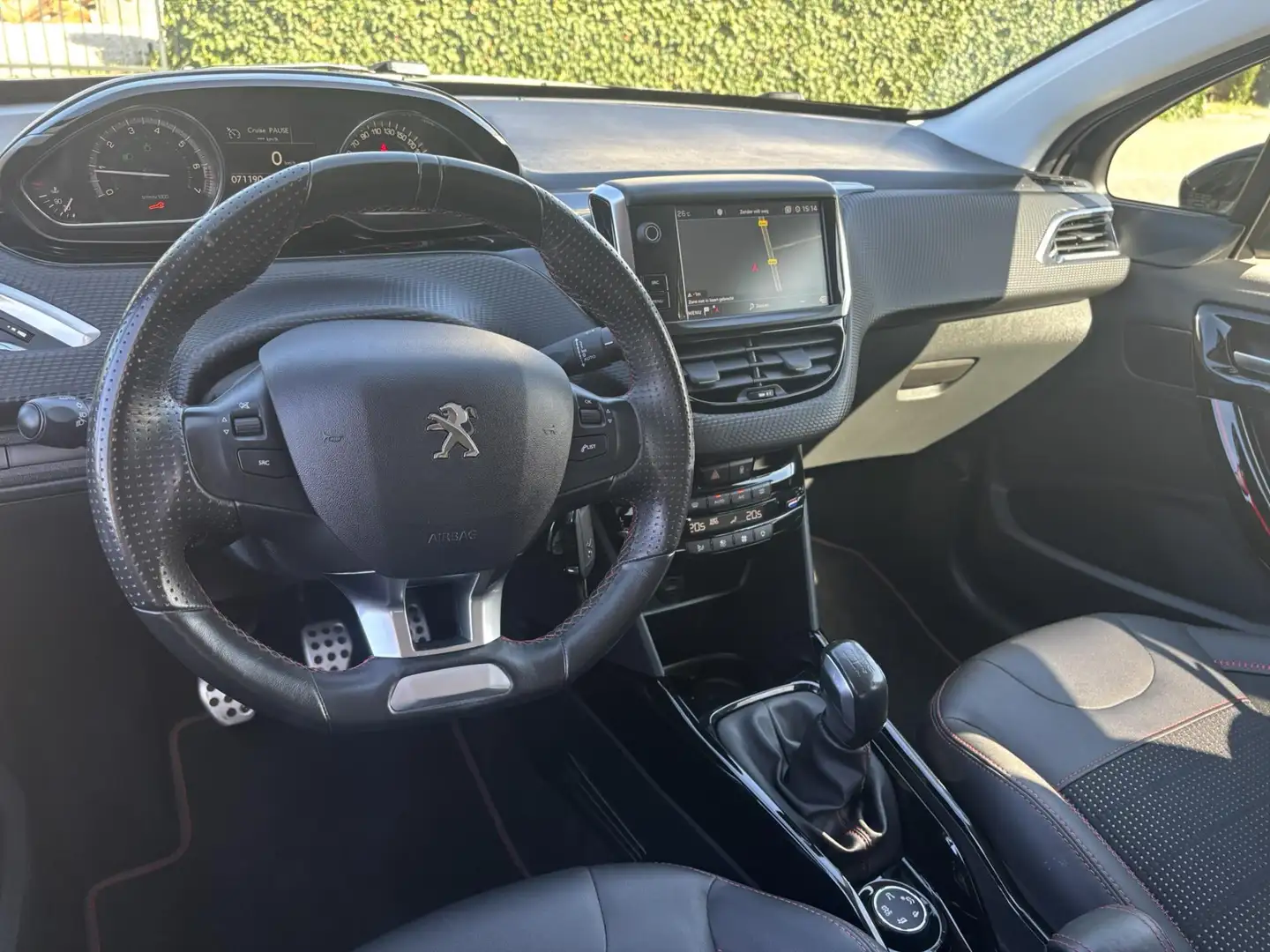 Peugeot 2008 1.2 PureTech GT-line | Cruise control | Stoelverwa Schwarz - 2