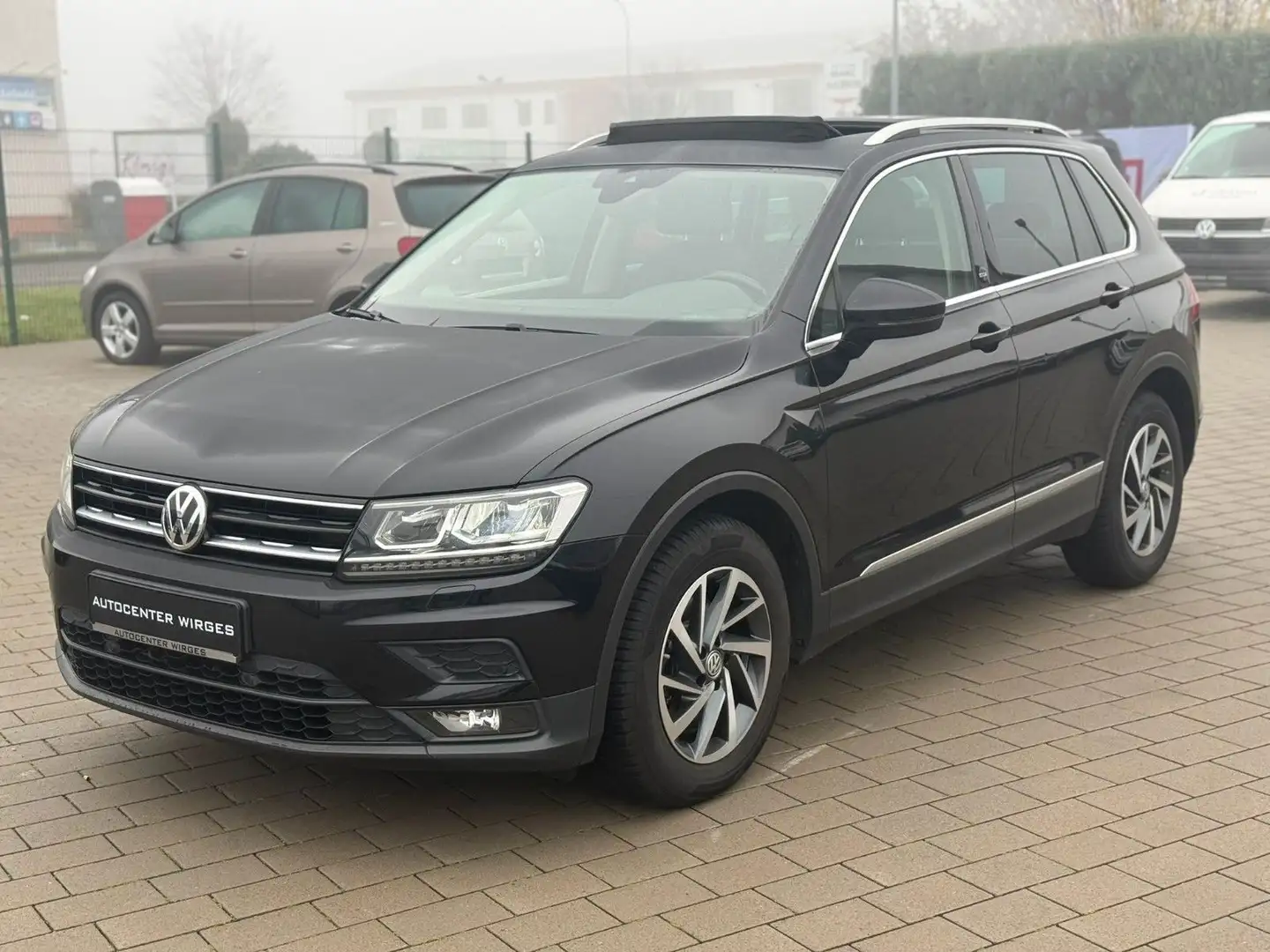 Volkswagen Tiguan Sound*PANORAMA*LED*GUTER ZUSTAND** Noir - 1