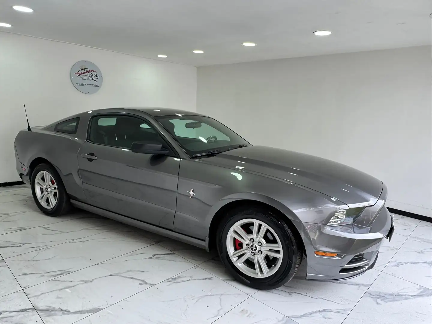 Ford Mustang Ford Mustang 3.7 V6 Gris - 2