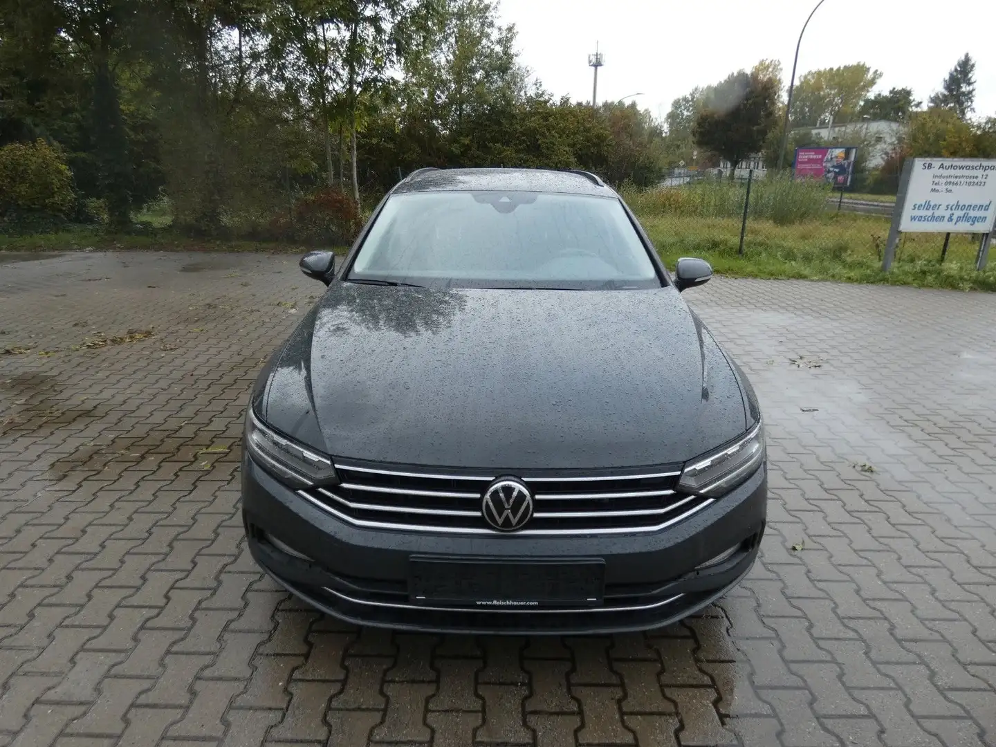 Volkswagen Passat Variant Business2.0TSI DSG LED Navi SHZ Grau - 2