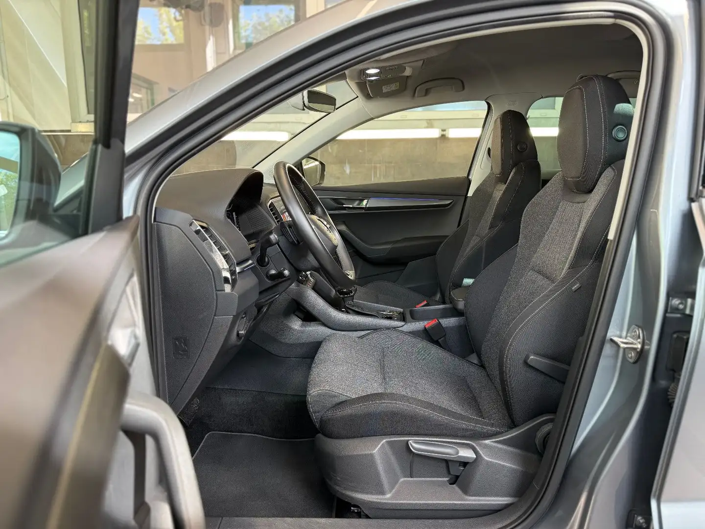 Skoda Karoq DSG AHK KAMERA NAVI LED ACC VIRTUAL LHZ Gris - 2