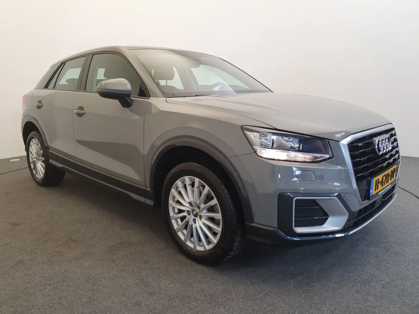 Audi Q2 30 TFSI 115pk Design Trekhaak, Panorama dak Grijs - 2