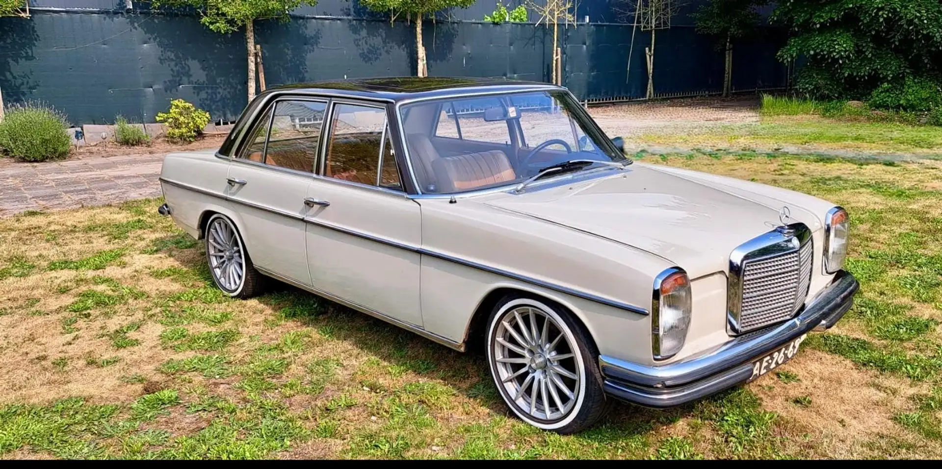 Mercedes-Benz 250 Mercedes 250 6 cilinder Beige - 1