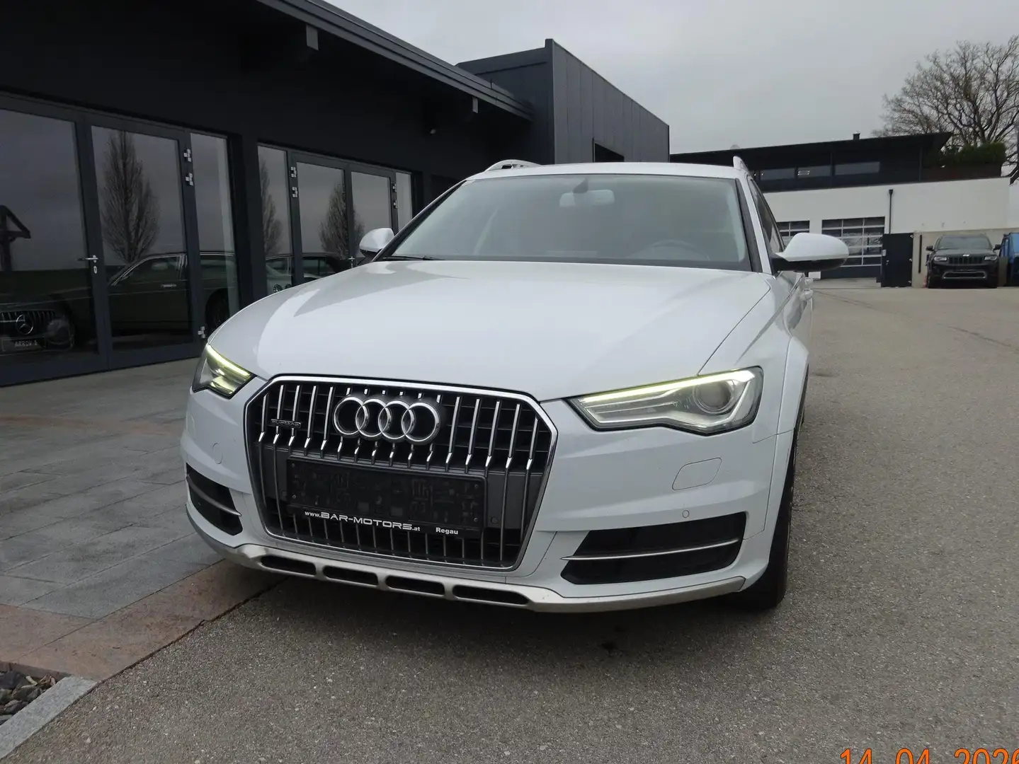 Audi A6 allroad 3,0 TDI Quattro tiptronic Weiß - 1