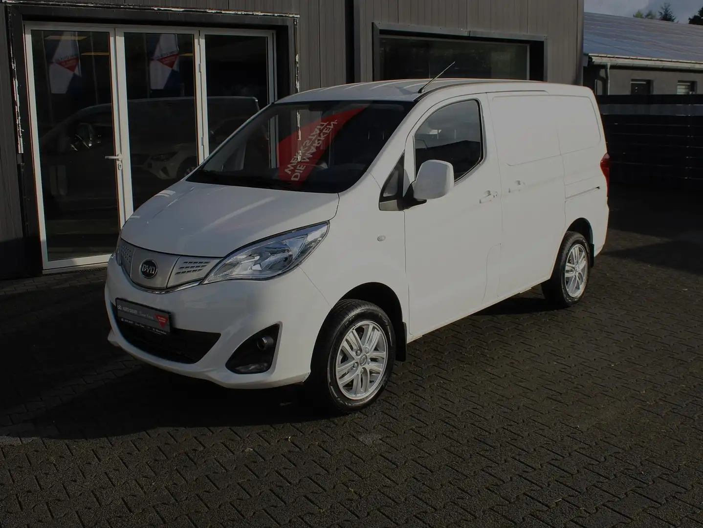 BYD ETP3 BYD ETP 3 100 kW voll Elektrisch Weiß - 1