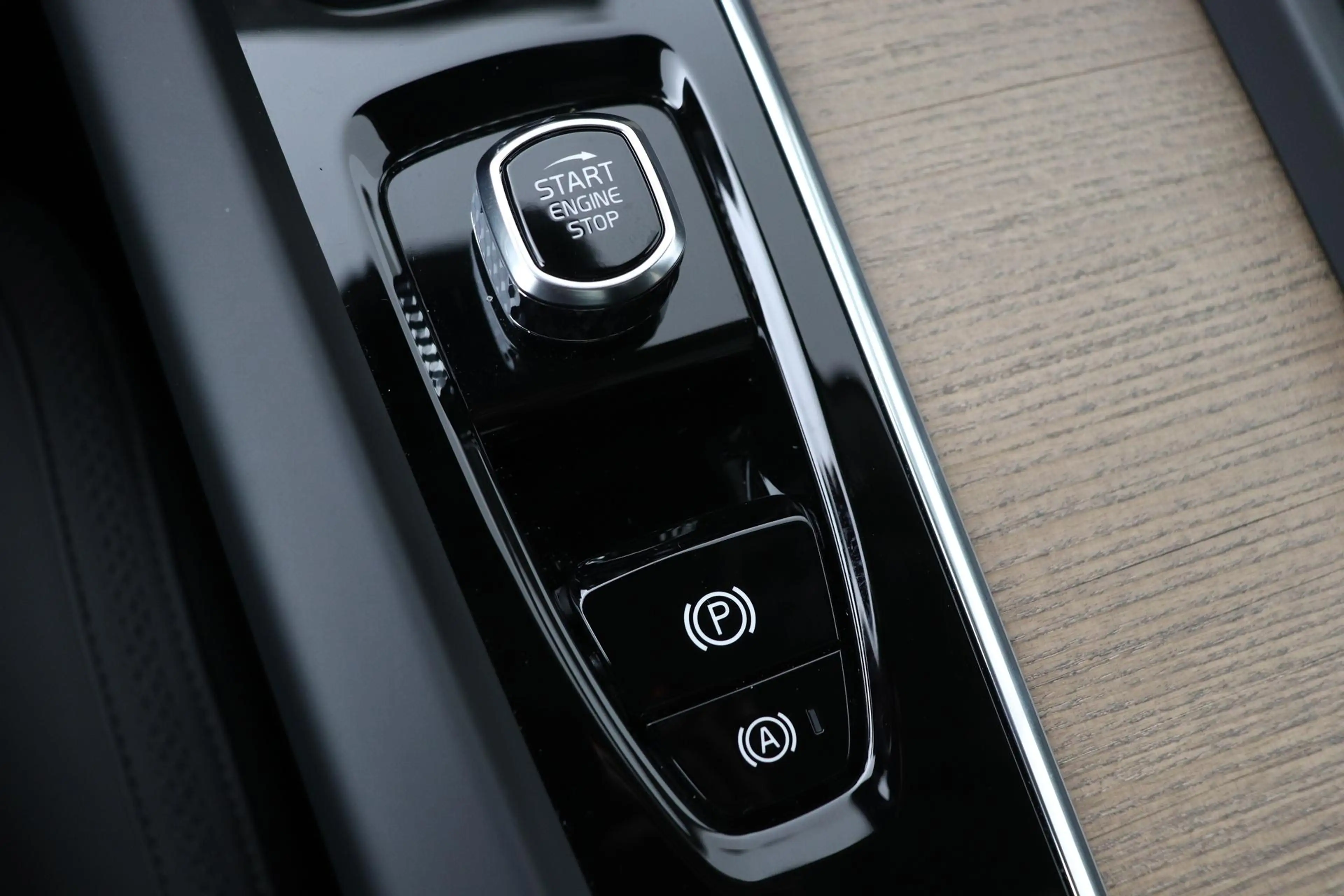 Volvo XC60 T8 Ultra Dark | Luchtvering | Harman/Kardon | Pano — photo 40