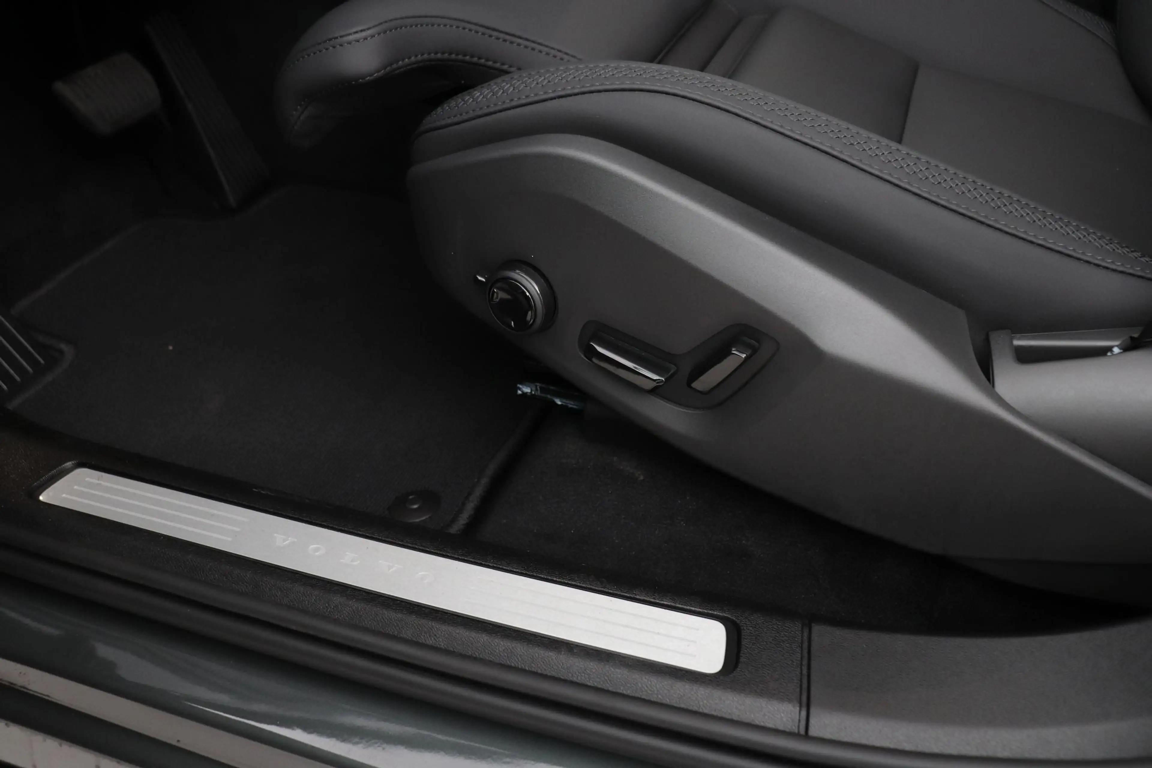 Volvo XC60 T8 Ultra Dark | Luchtvering | Harman/Kardon | Pano — photo 49