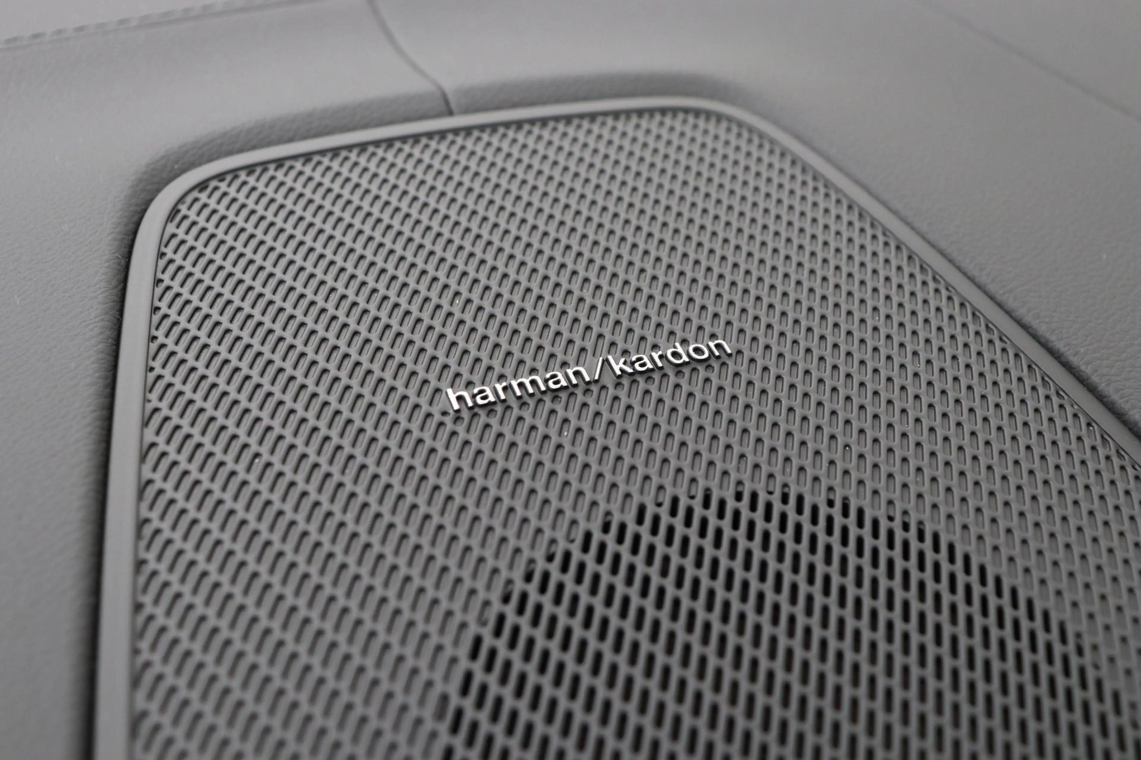 Volvo XC60 T8 Ultra Dark | Luchtvering | Harman/Kardon | Pano — photo 13
