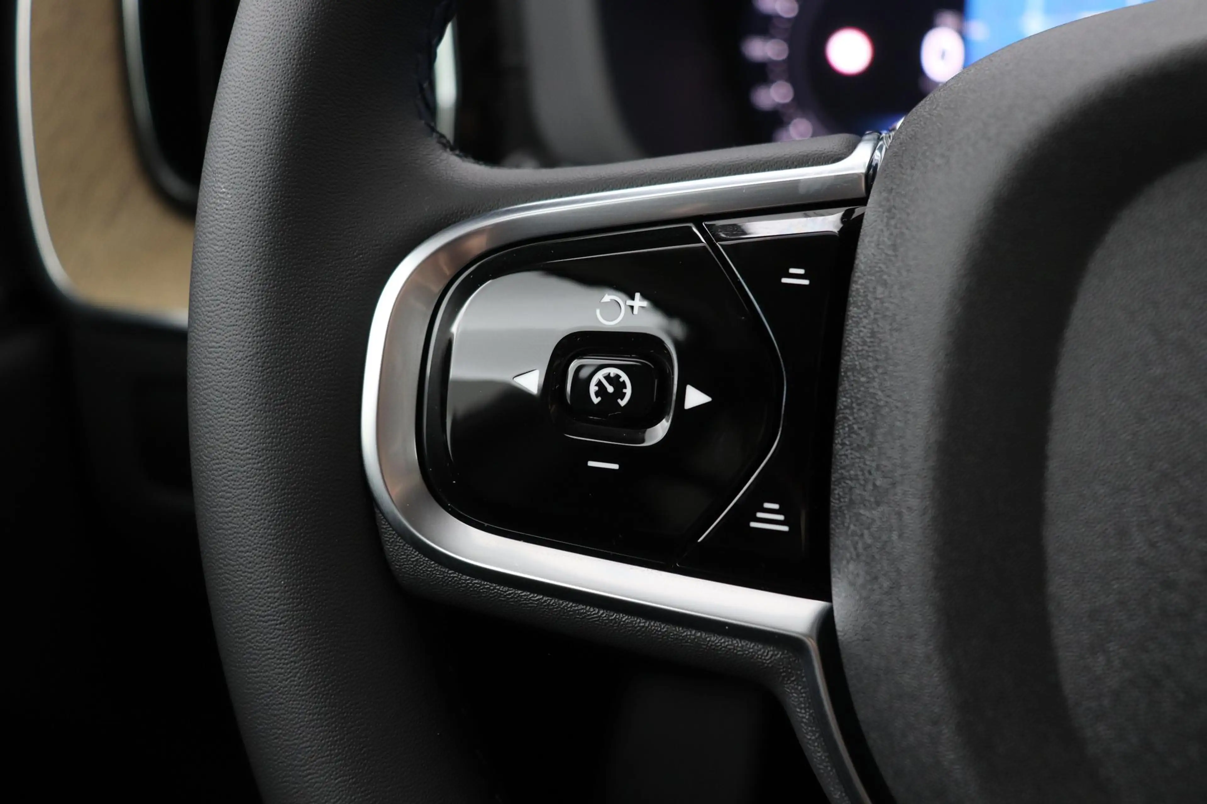 Volvo XC60 T8 Ultra Dark | Luchtvering | Harman/Kardon | Pano — photo 42