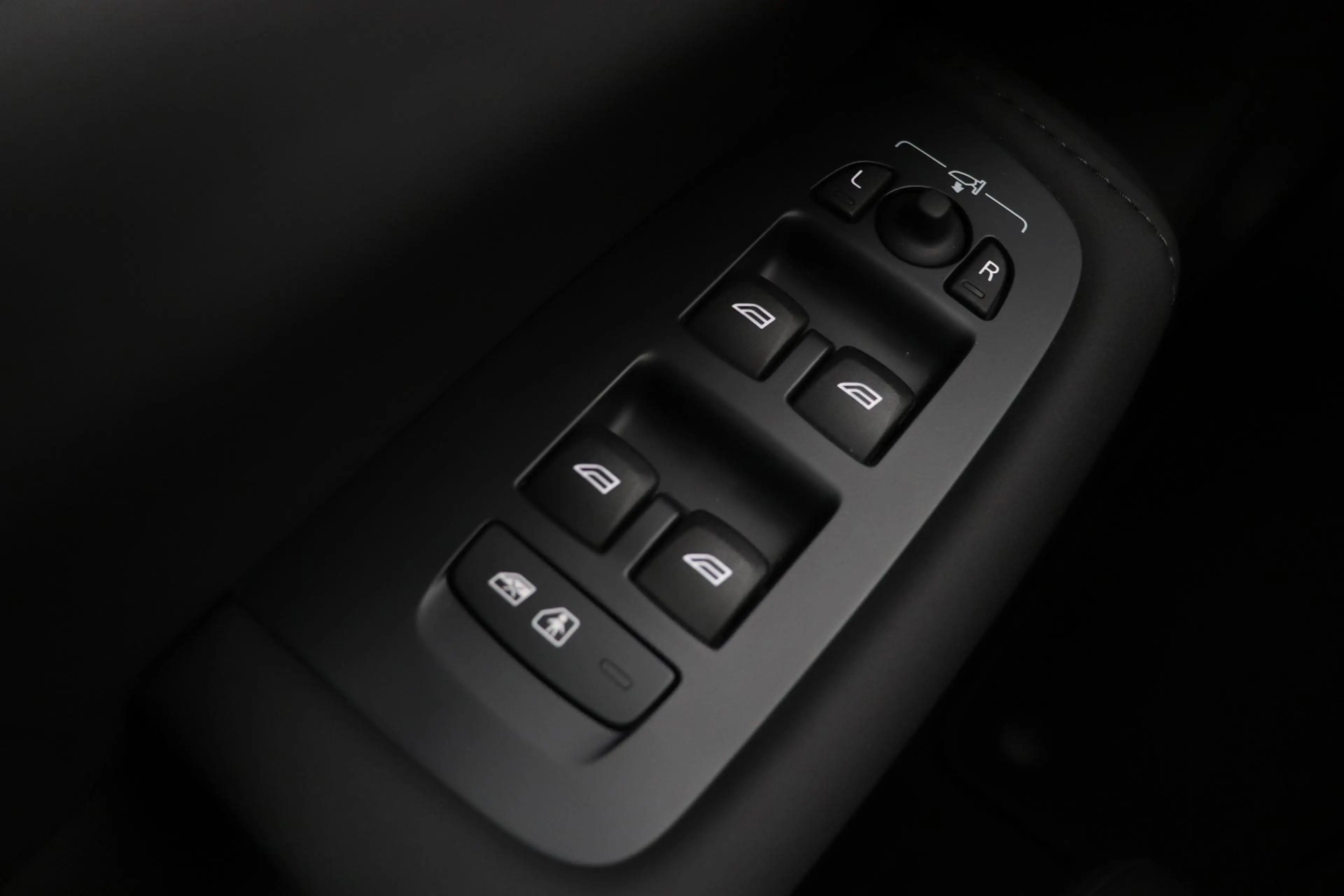 Volvo XC60 T8 Ultra Dark | Luchtvering | Harman/Kardon | Pano — photo 48