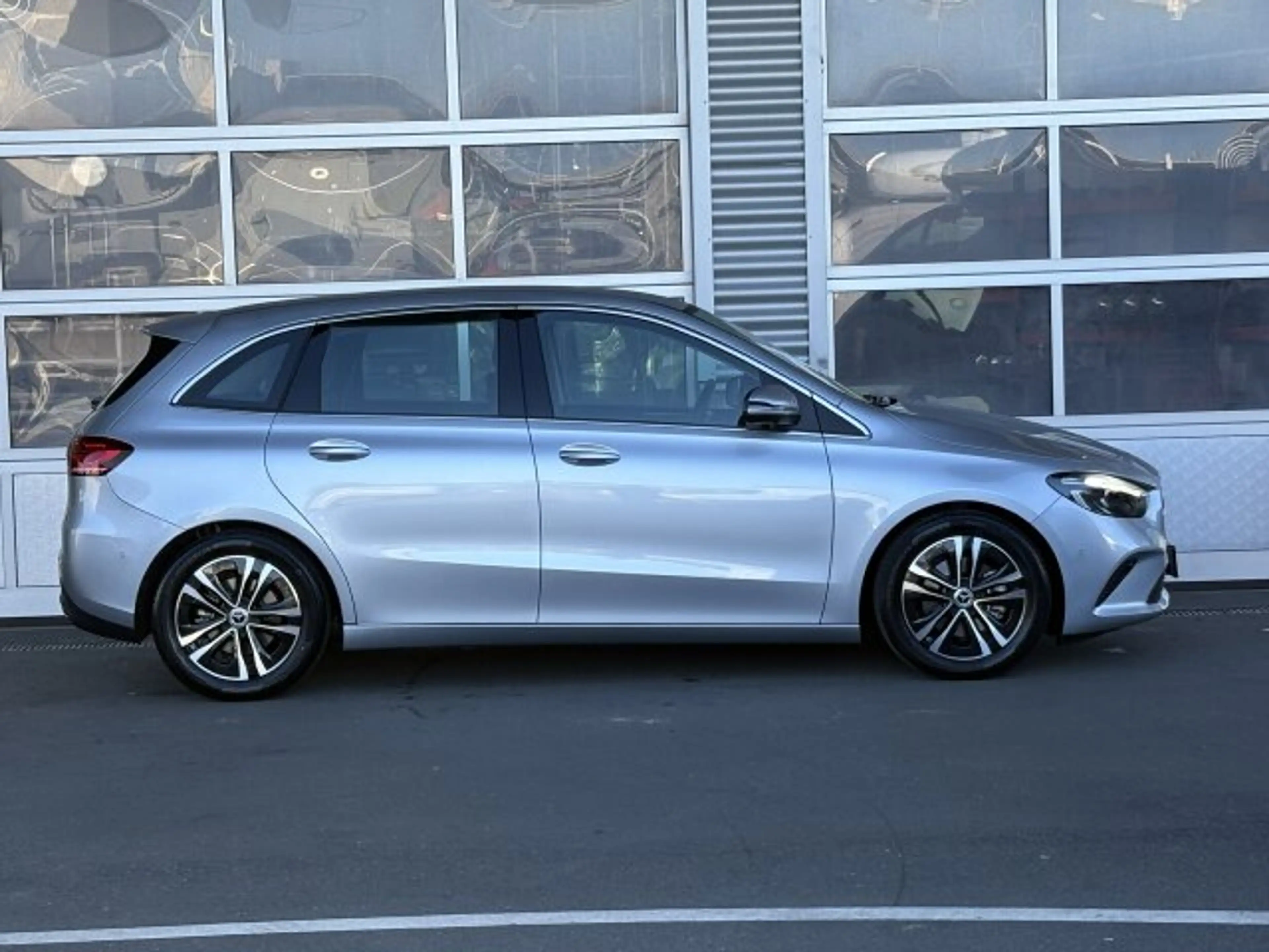 Mercedes-Benz B 200 B 200 ProgressiveAdvanced Leder 360° Distronic — photo 7