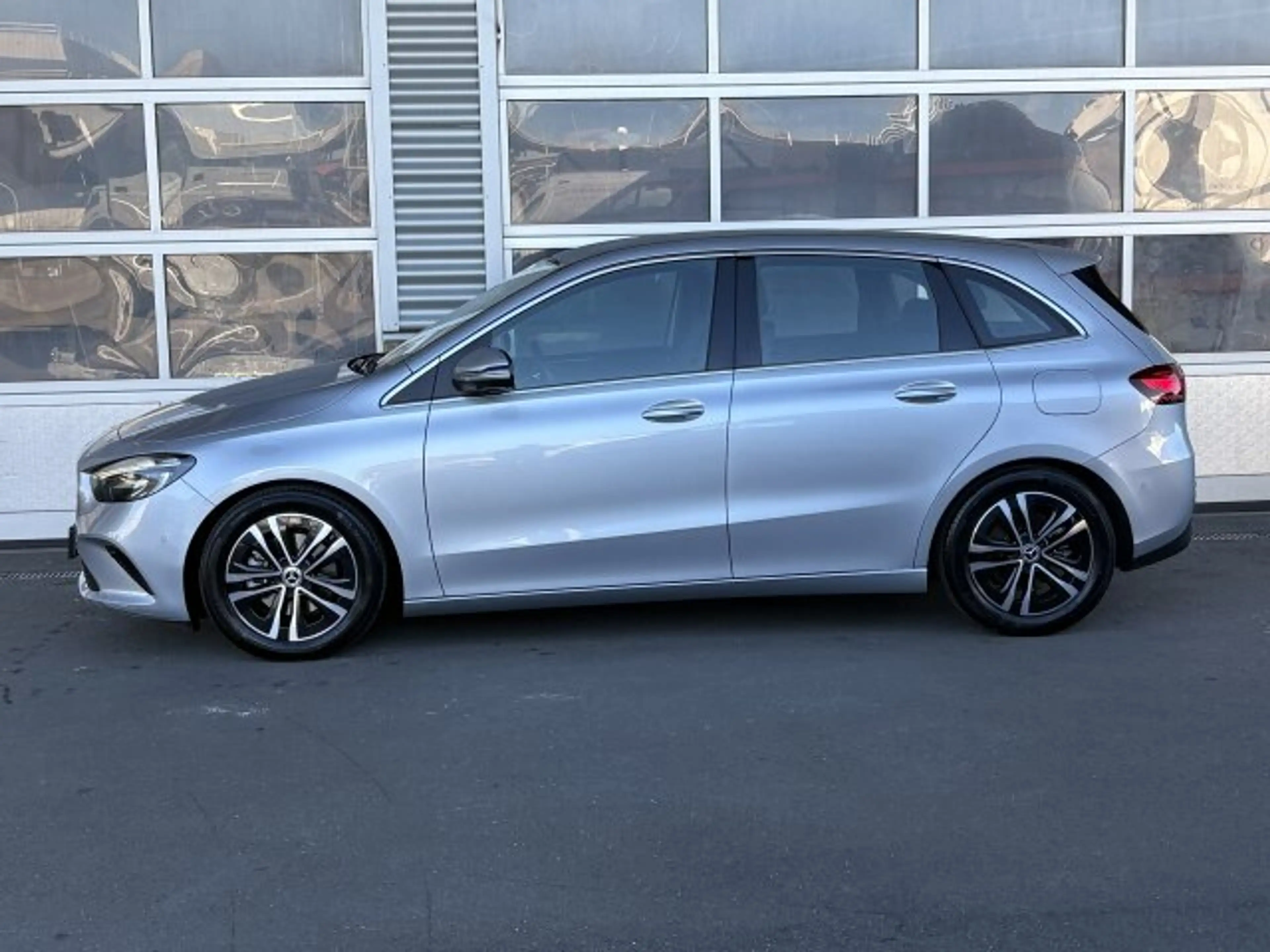 Mercedes-Benz B 200 B 200 ProgressiveAdvanced Leder 360° Distronic — photo 8