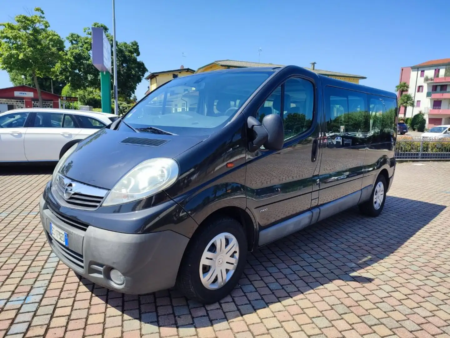 Opel Vivaro 2.0 CDTI 120CV PC-TN Combi 9 posti Zwart - 2