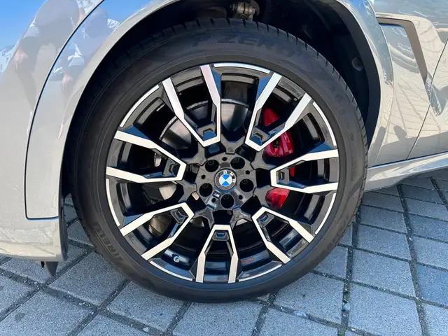 BMW X6 view 3