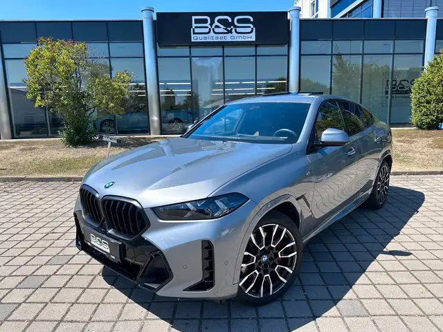 BMW X6 view 2