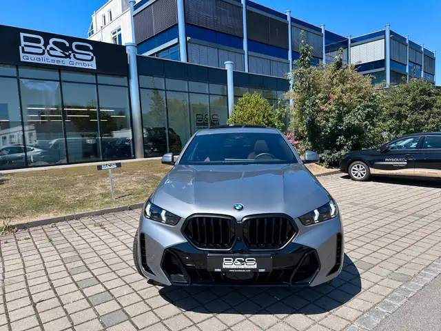 BMW X6 view 9