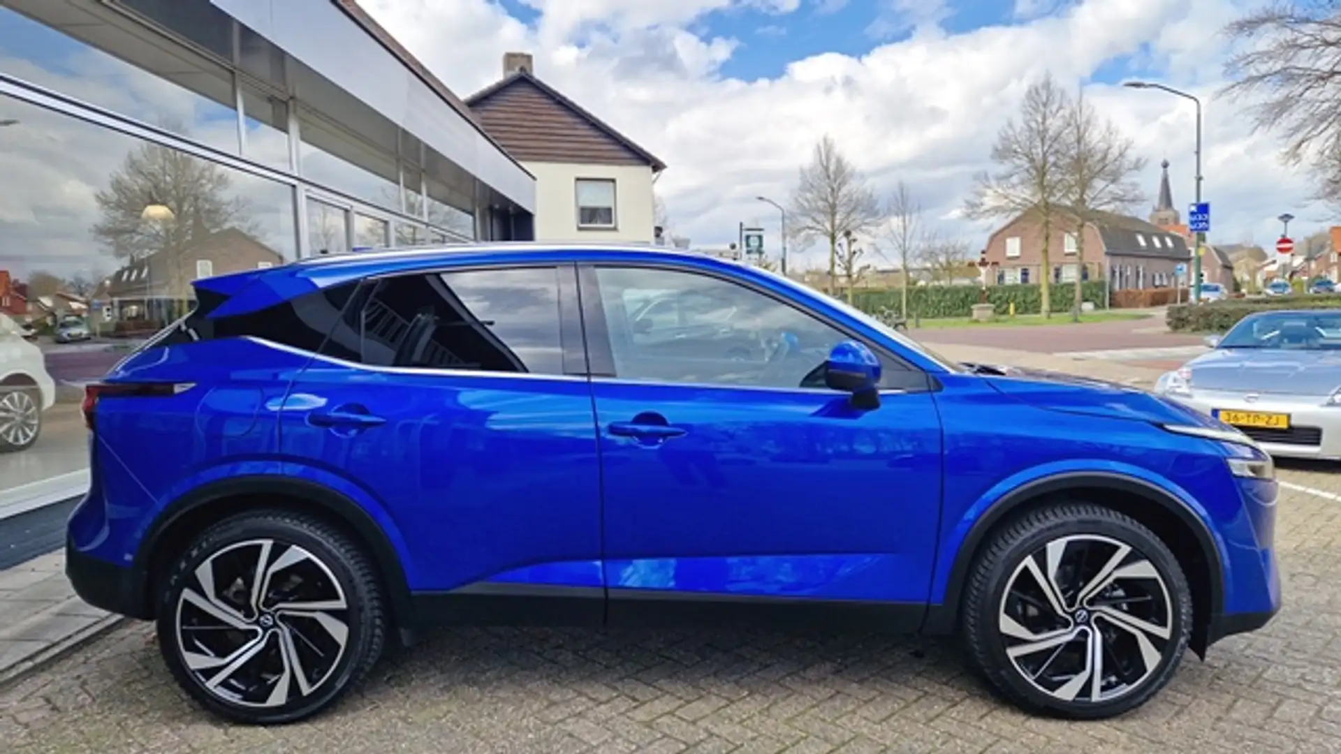 Nissan Qashqai 1.3 158PK DIG-Turbo Mild-Hybrid X-Tronic A/T Tekna Blauw - 2