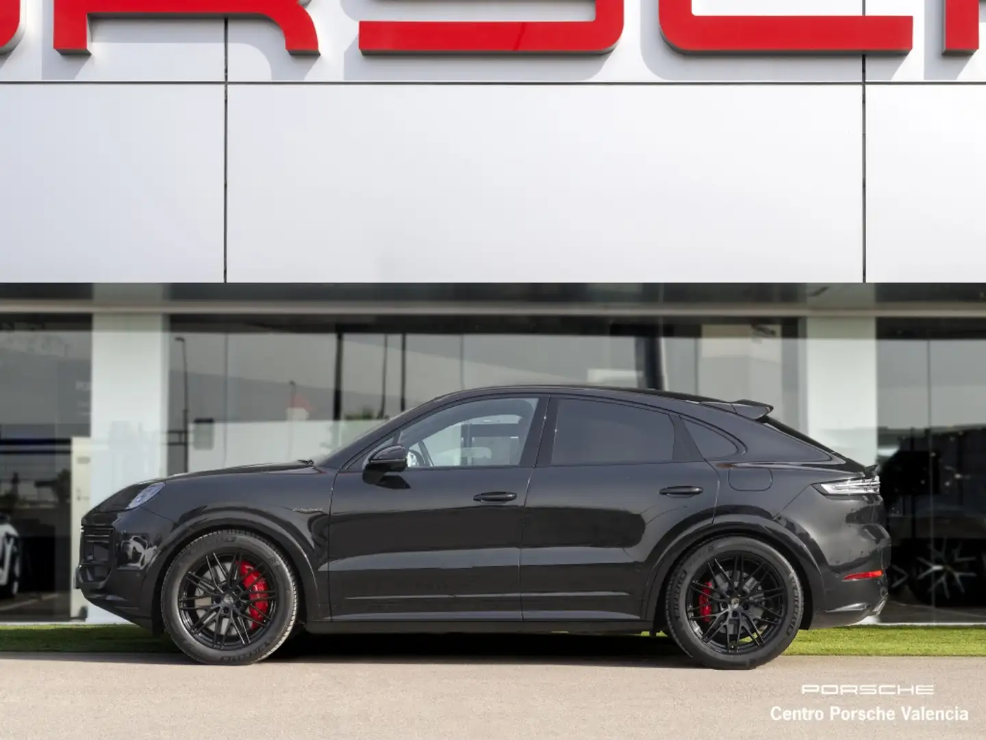 Porsche Cayenne Turbo E-Hybrid Aut. Negro - 2