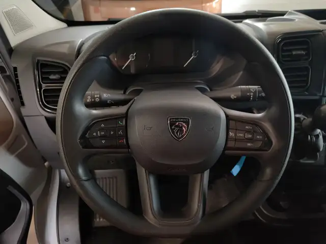 Peugeot Boxer view 14