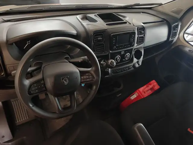 Peugeot Boxer view 16