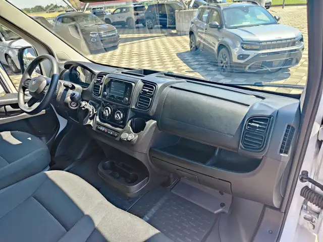 Peugeot Boxer view 13
