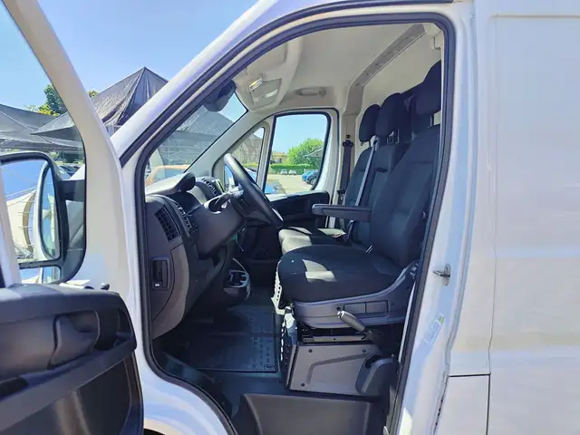 Peugeot Boxer view 29