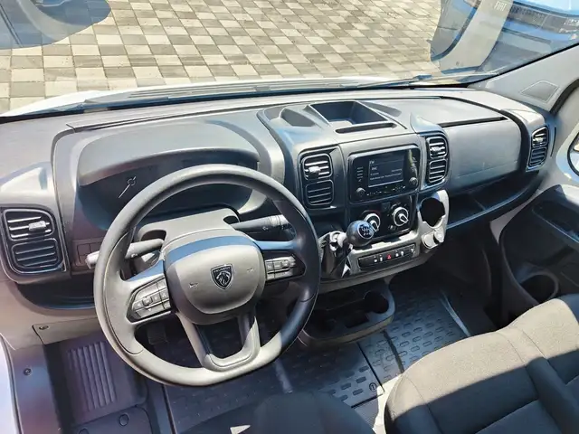 Peugeot Boxer view 12