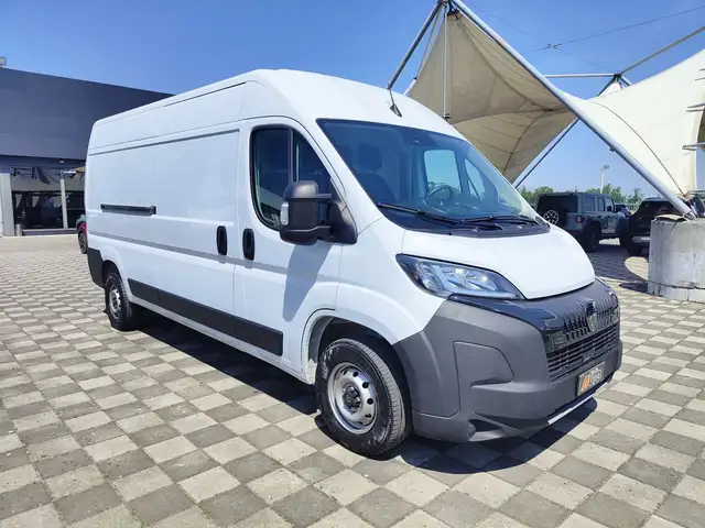 Peugeot Boxer view 3