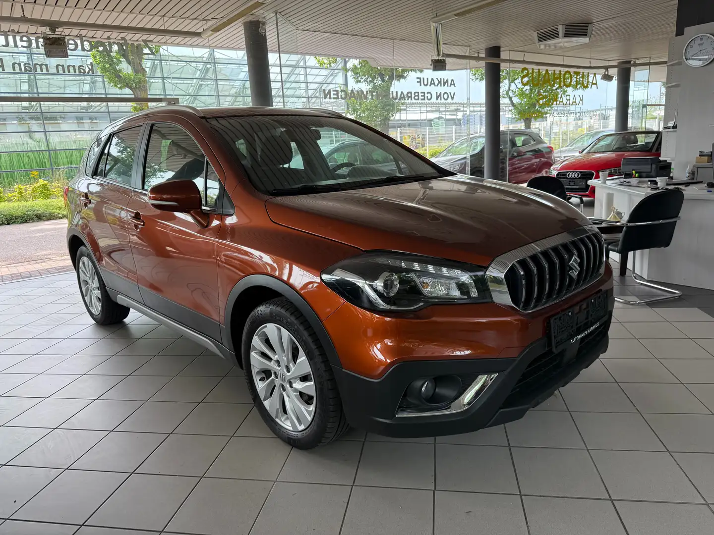 Suzuki SX4 S-Cross Club Aut. Navi/Carplay/RFK/Keyless/LED Braun - 1