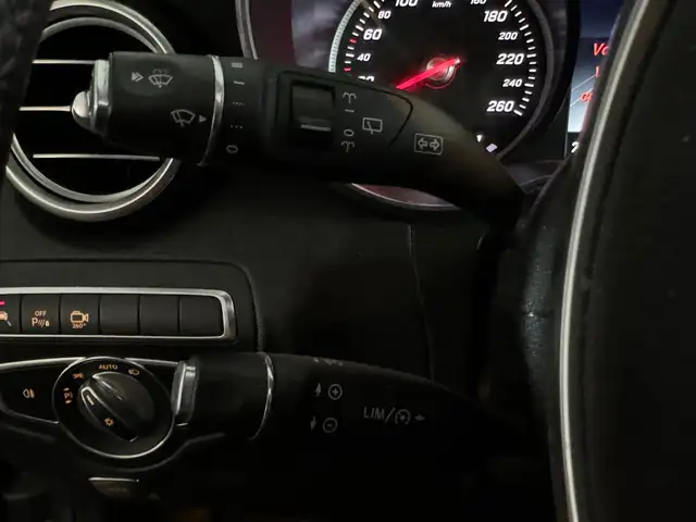 Mercedes-Benz GLC view 12