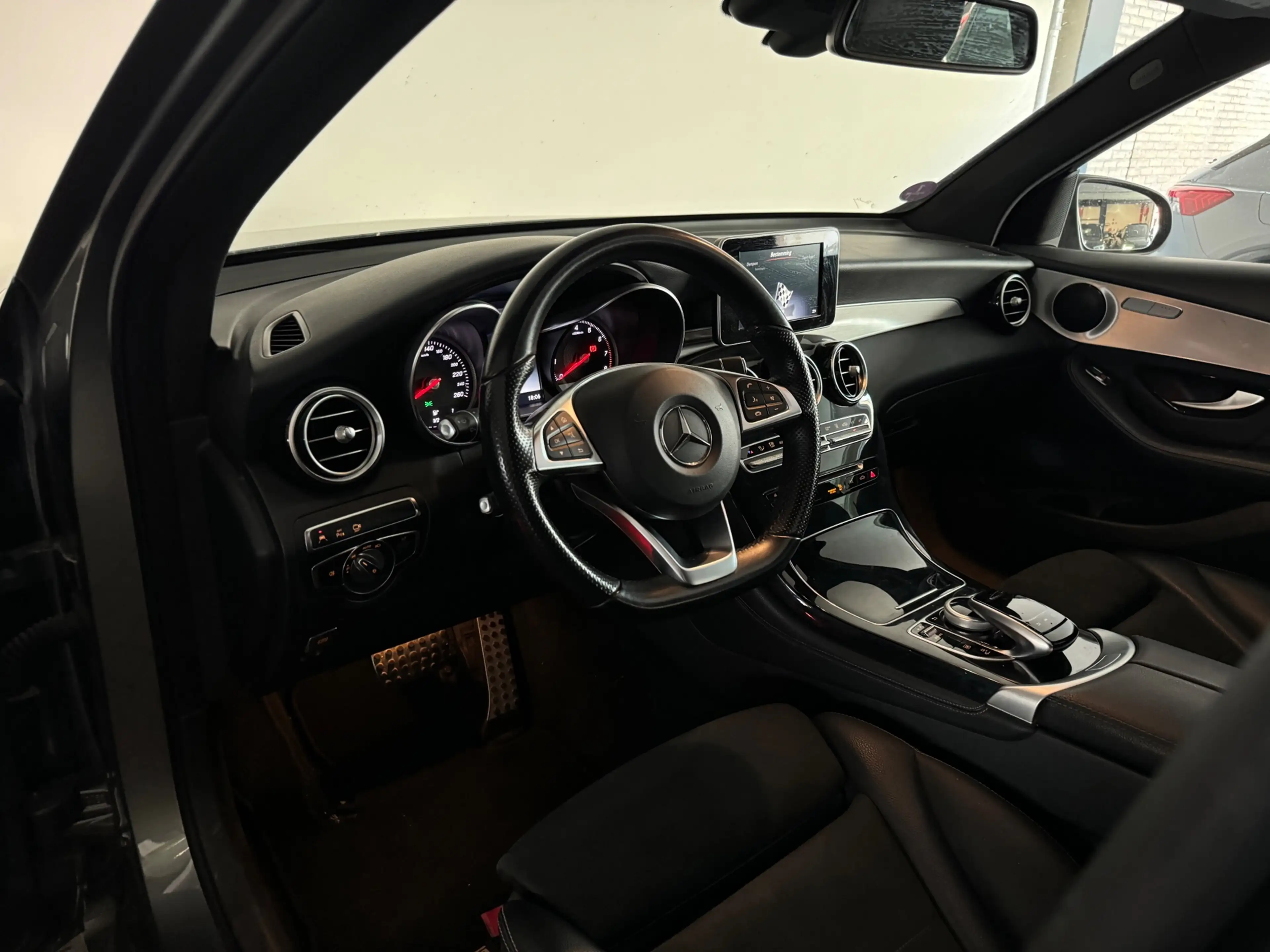 Mercedes-Benz GLC 350 350e 4MATIC Premium Plus — photo 9