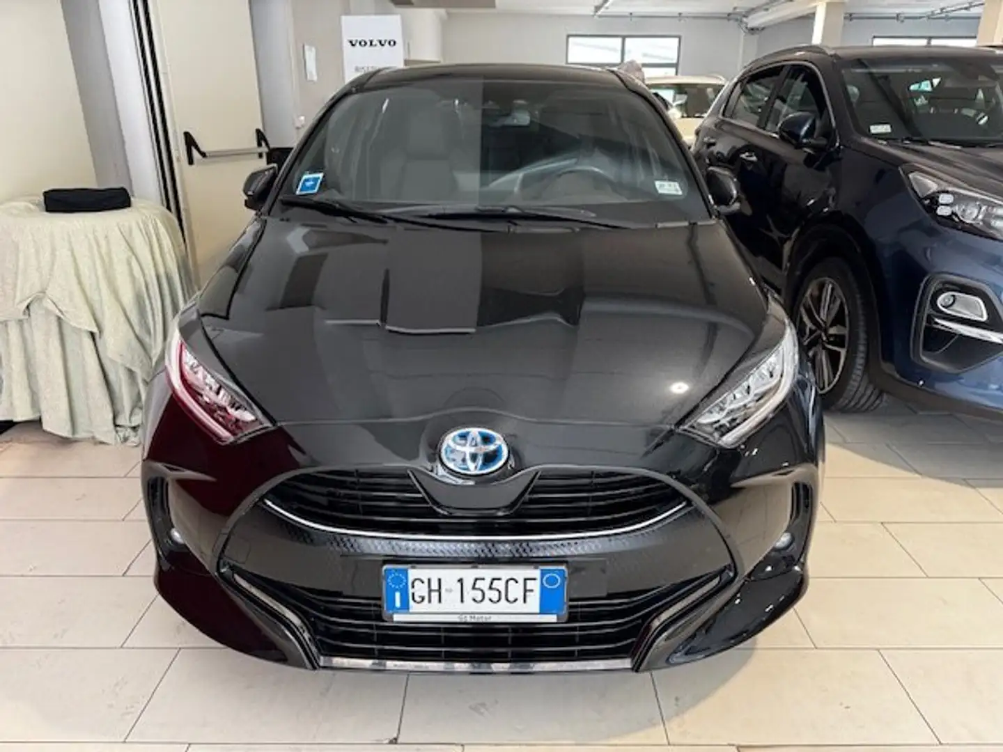 Toyota Yaris 1.5h Lounge Schwarz - 2
