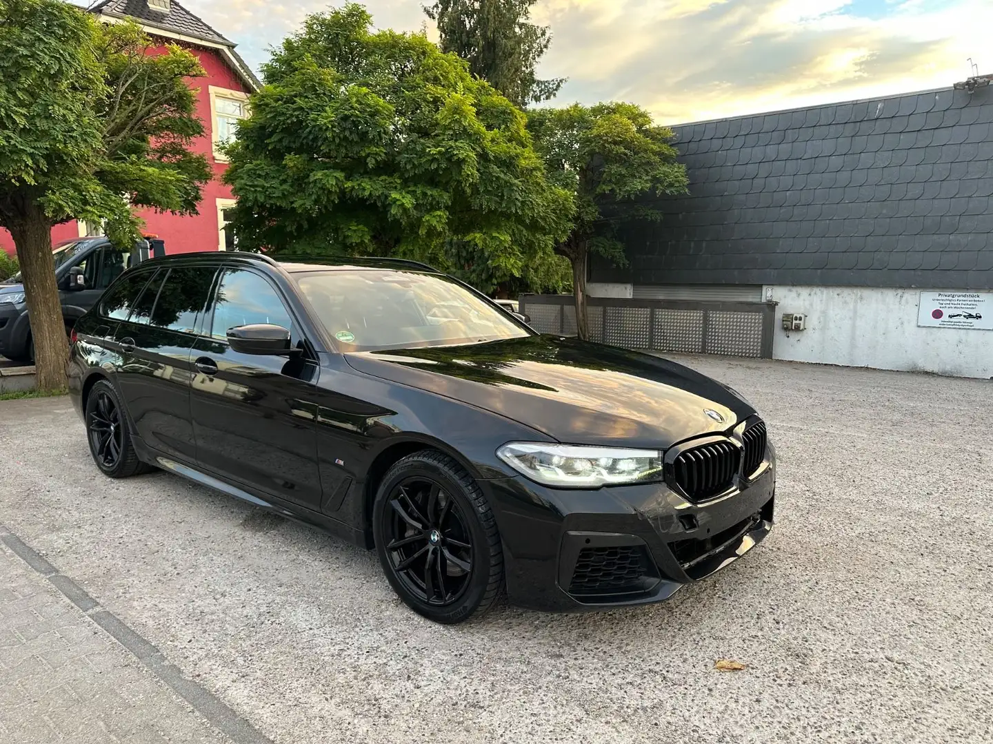 BMW 530 d xDrive M Sport*Navipro*LED*HUD*AHK*Kamera Schwarz - 2
