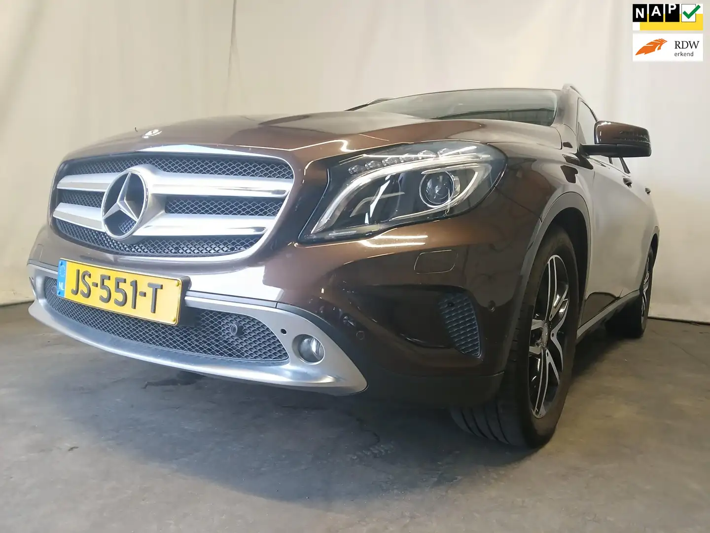 Mercedes-Benz GLA 180 Prestige - Leder - Clima - Navi - Cruise - Schade Bruin - 1